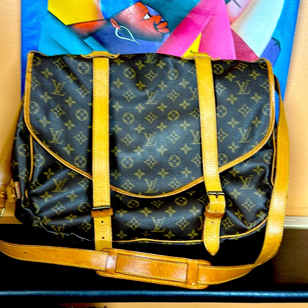 Louis Vuitton shoulder bag 2 side